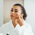 Skinimalism dla zabieganych mam – pielęgnacja w 5 minut